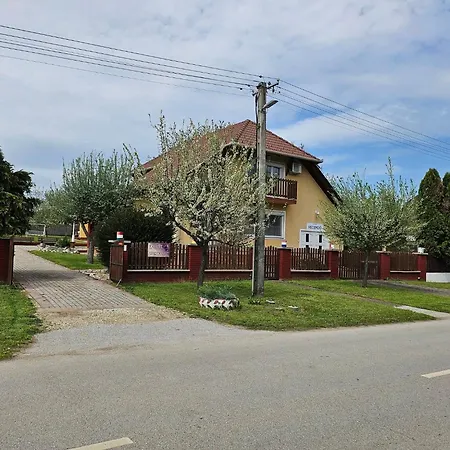 Apartment Estike *