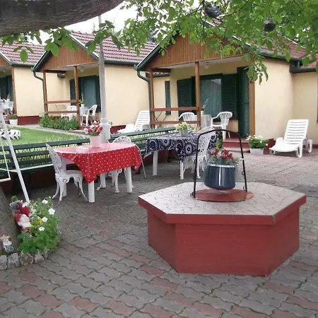 Estike Apartment *